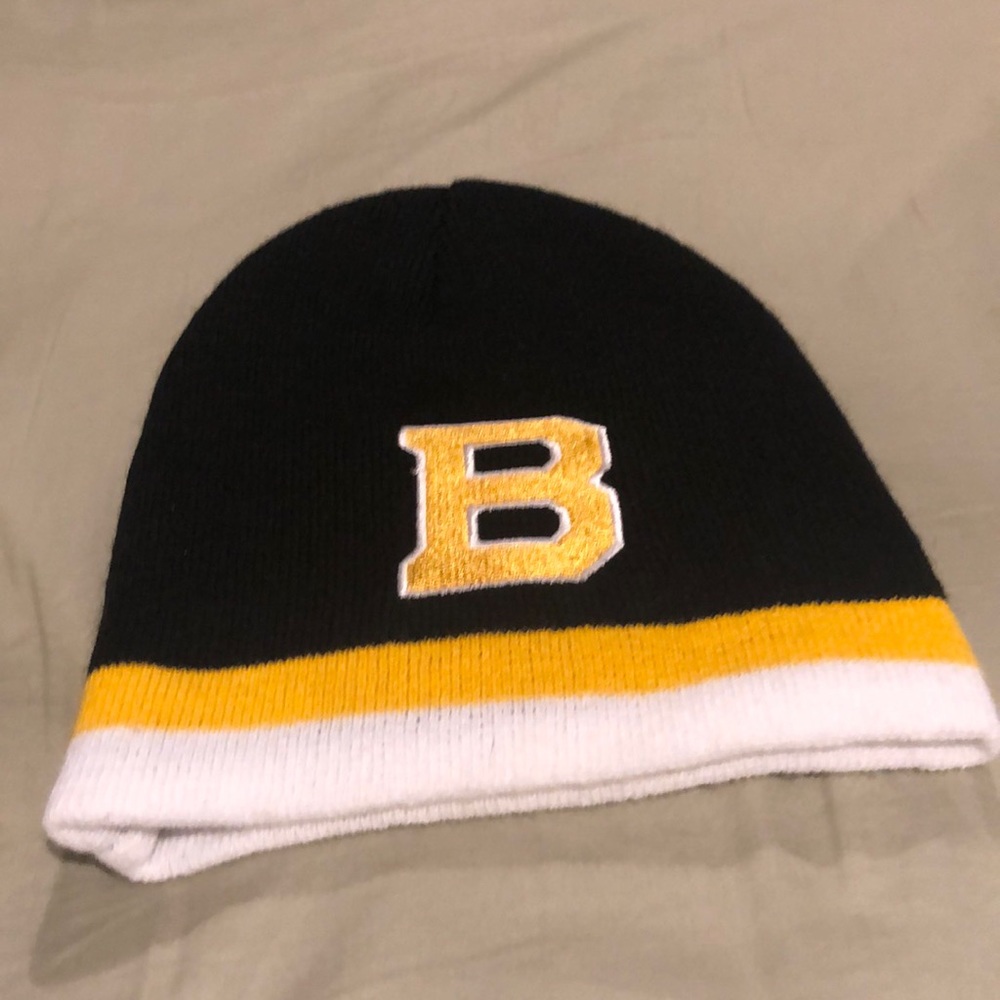 Youth Boston Bruins winter hat